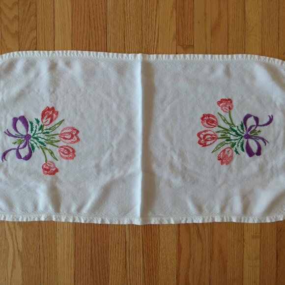 Vintage Embroidered Table Runner Doily Flower Bouquet 14"x30" Rectangular - Picture 2 of 15
